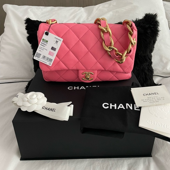CHANEL 🩷 22S Large Quilted Pink Lambskin Leather Funky Town Flap Bag - Picture 3 of 16